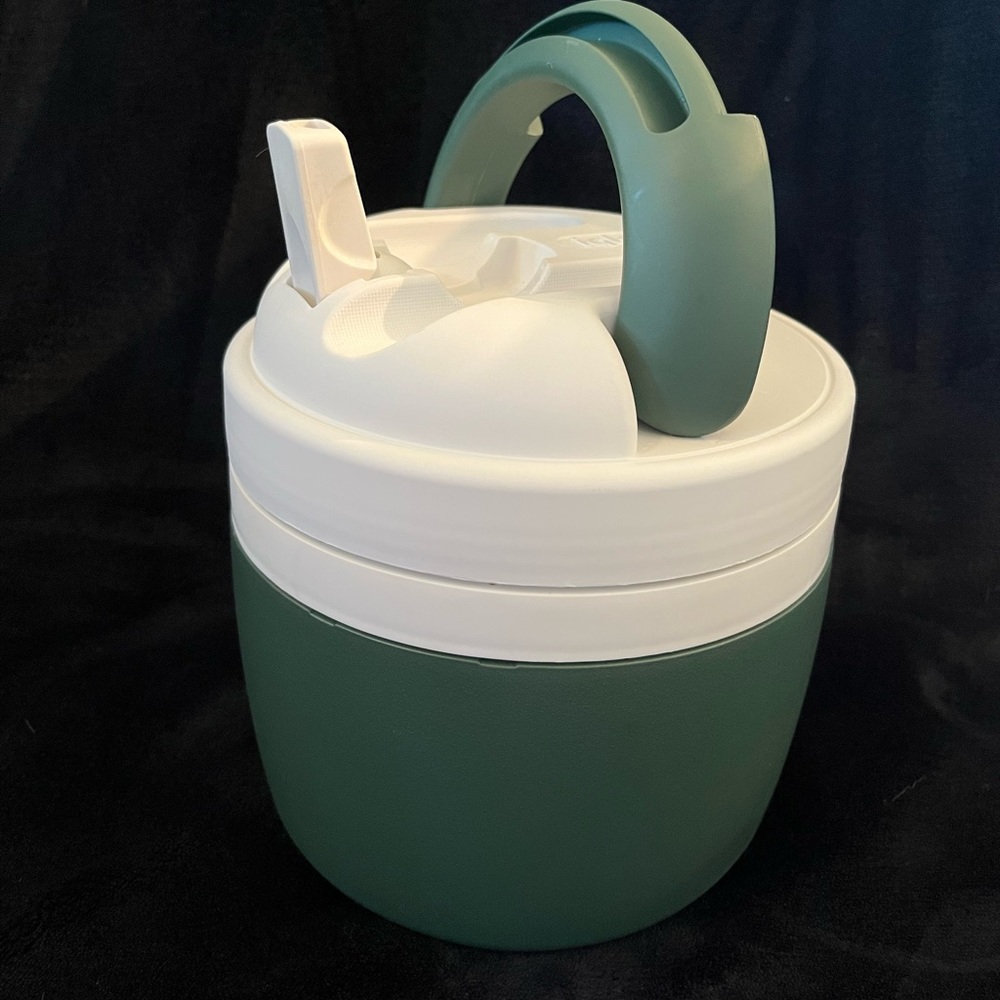 Vintage 1999 half gallon igloo water jug